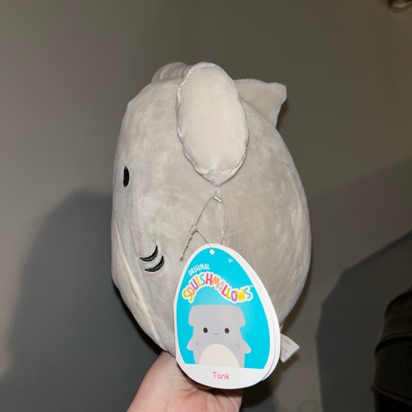 SQUISHMALLOWS TANK THE SHARK SQUISHMALLOW - Picture 3 of 3